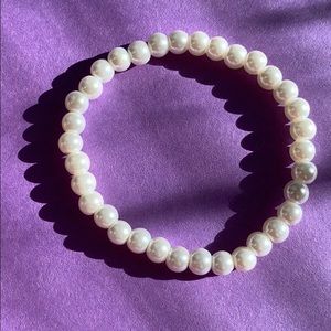 white faux pearl bracelet